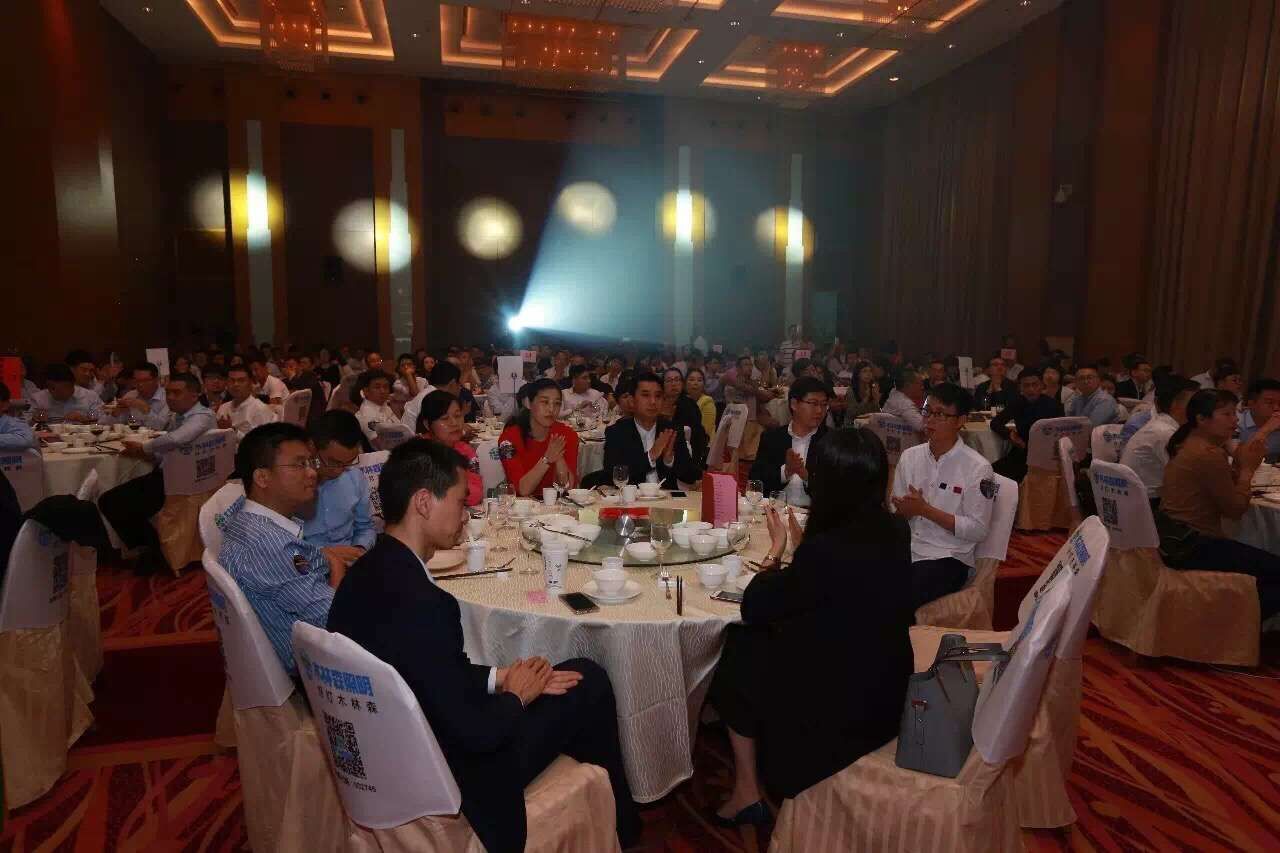 愛尅(ke)穫“城(cheng)市髮展貢獻獎(jiang)”